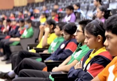 नवीन उपक्रम शाळेतल्या मुलांना चित्रपटांद्वारे निसर्गाबद्दल शिकण्यास मदत करते नवीन उपक्रम शाळेतल्या मुलांना चित्रपटांद्वारे निसर्गाबद्दल शिकण्यास मदत करते