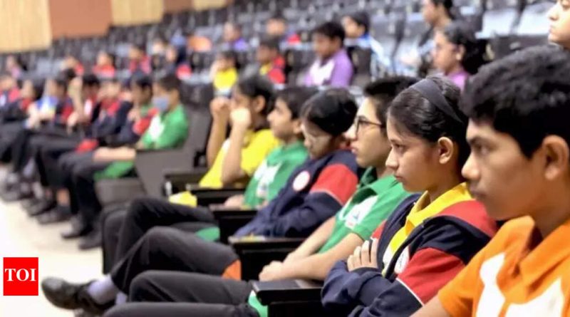 नवीन उपक्रम शाळेतल्या मुलांना चित्रपटांद्वारे निसर्गाबद्दल शिकण्यास मदत करते नवीन उपक्रम शाळेतल्या मुलांना चित्रपटांद्वारे निसर्गाबद्दल शिकण्यास मदत करते